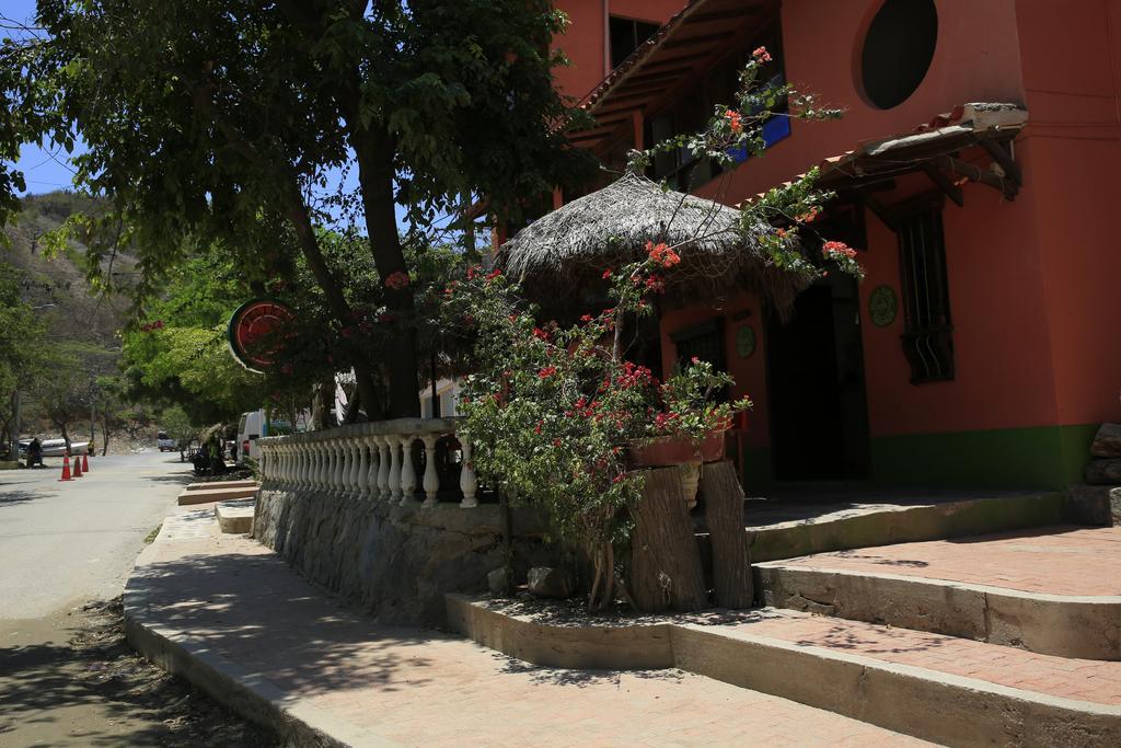 Hostal Pelikan Taganga Hotel Exterior photo